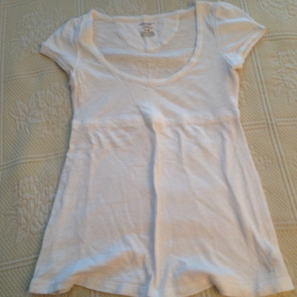 White t-shirt cinched in under the bust
