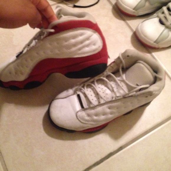 Jordan's size 4.5-5 Y OFFER UP - Picture 2 of 4