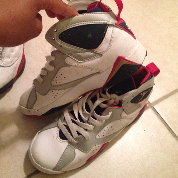 Jordan's size 4.5-5 Y OFFER UP - Picture 3 of 4