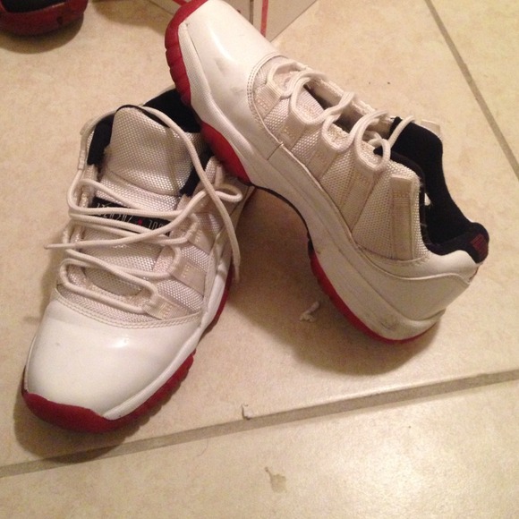 Jordan's size 4.5-5 Y OFFER UP - Picture 4 of 4