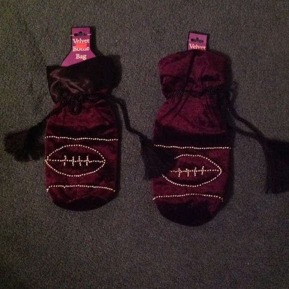 Velvet bottle bags for football season!