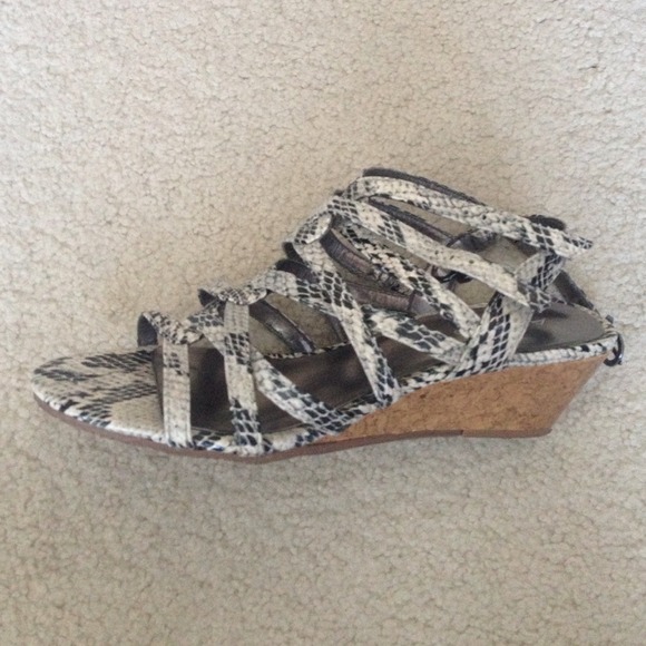 🌻ᔕOᒪᗪ🌻 - ALDO sandals