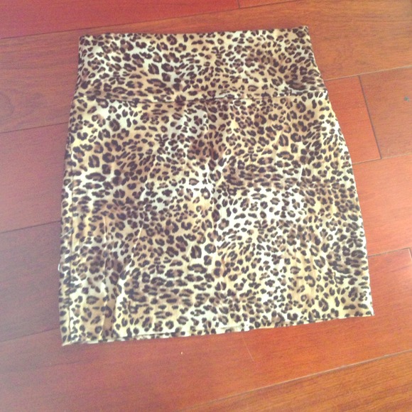 Wet Seal Dresses & Skirts - Bodycon leopard skirt