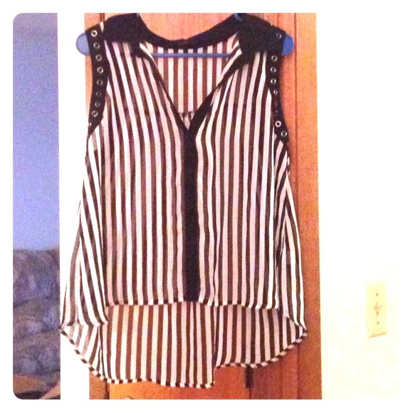 Hi-lo black and white stripe shirt