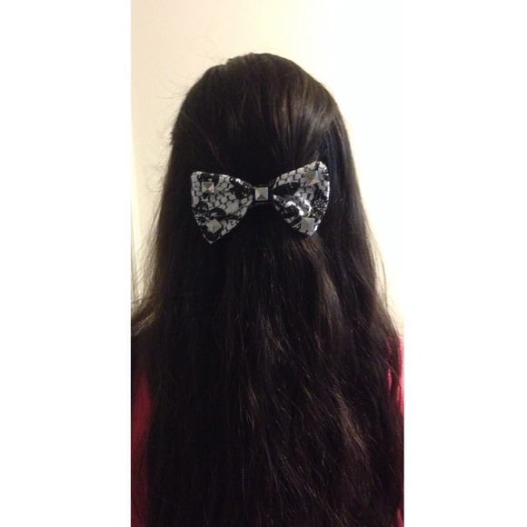 Handmade Bow - Picture 3 of 3