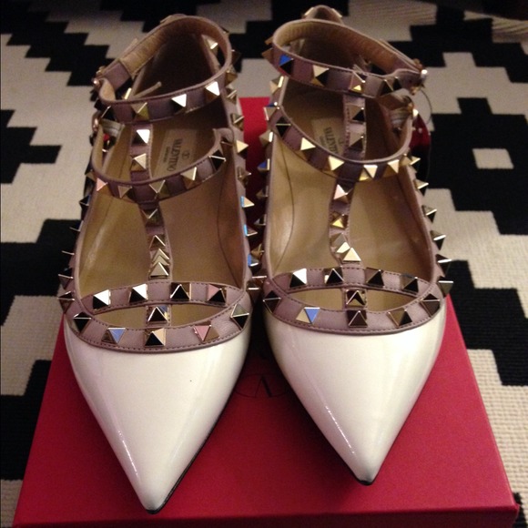 Authentic Valentino Rockstud  flats (New pics)