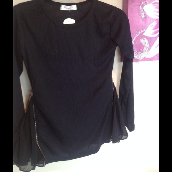 Beautiful black blouse with gold zippers - Picture 2 of 4