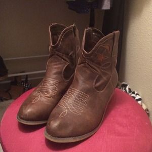 Ankle cowboy boots!!
