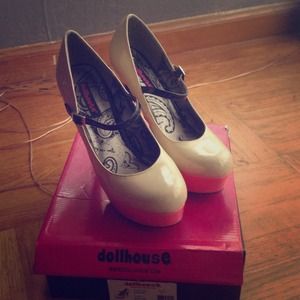 Dollhouse hexa pumps tri-color