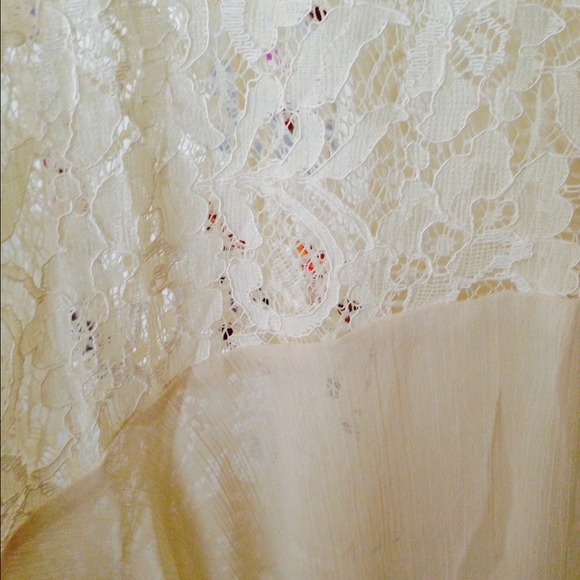 Gorgeous Antique Lace Flowy Top - Picture 2 of 2