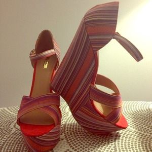 Closet Clearout✨Wild Pair/Bakers Multistripe wedge