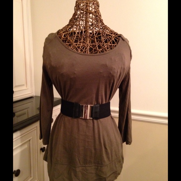 Green top & earrings bundle sold to @sdhooker5256