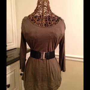 Green top & earrings bundle sold to @sdhooker5256