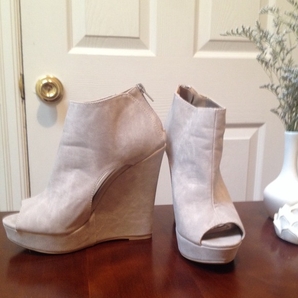 Open toe platform wedges