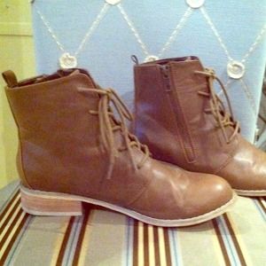 Short brown boots