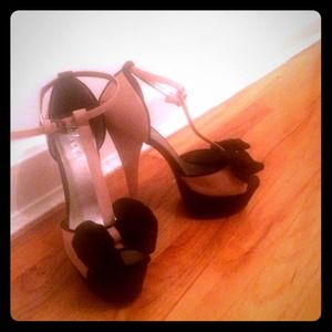 Cute comfy stylish heels!