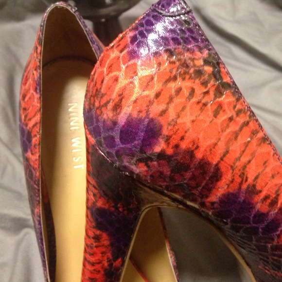Faux Snake Skin Nine West || purple & salmon color - Picture 3 of 4