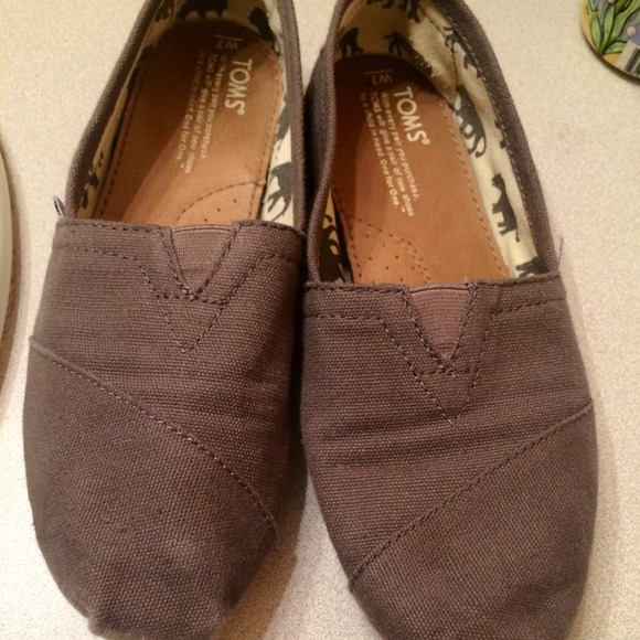 🎉SOLD🎉NEW TOMS CANVAS SHOES - Picture 2 of 4