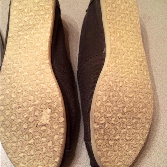 🎉SOLD🎉NEW TOMS CANVAS SHOES - Picture 4 of 4