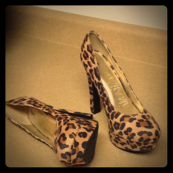 Animal Print Platform Mossimo Pumps -- Size 8 1/2