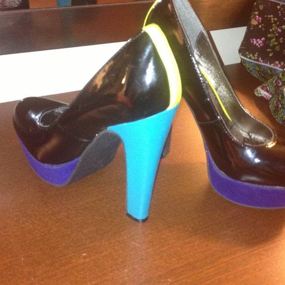 Color block Platform Heels - Picture 2 of 3