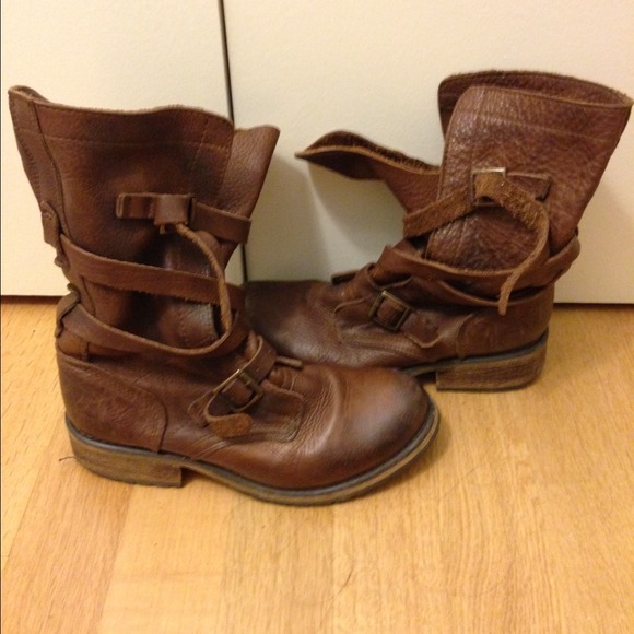 Brown leather Steve Madden boots.