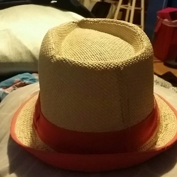 Trilby - Picture 2 of 3