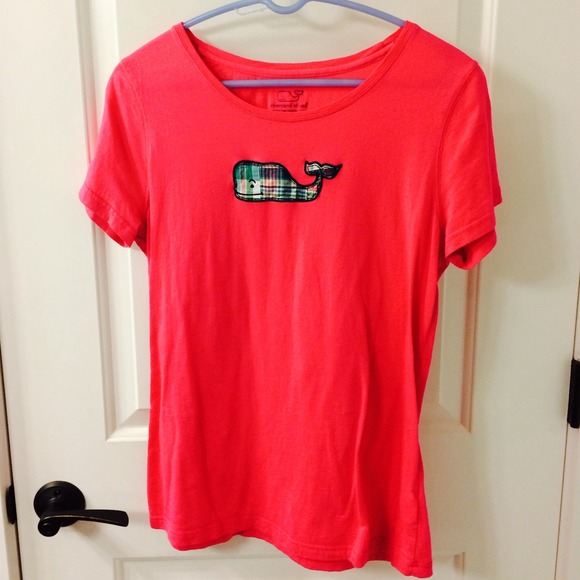 Vineyard vines tee