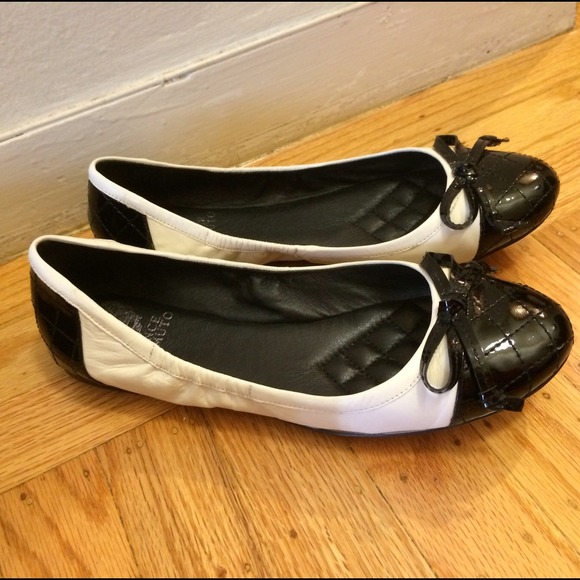 Vince Camuto Shoes - ⚡SALE! 🎉HP🎉Vince Camuto Fico ballet flats