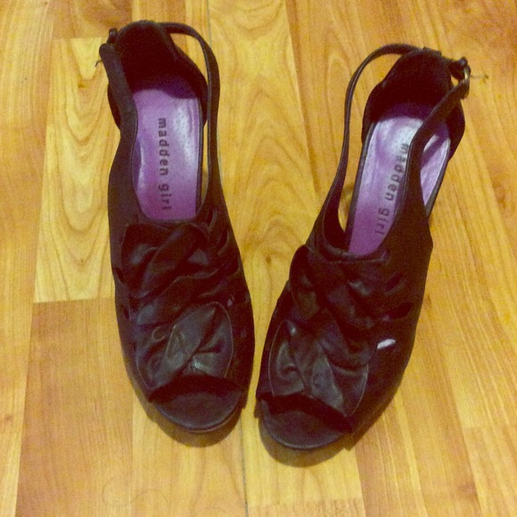Ruffled Peep Toe Pumps