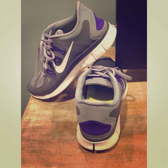 HOLIDAY SALE: Nike Free 5.0 - EUC