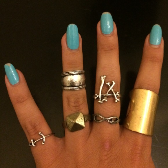 Brandy Melville Accessories - Pretty brandy melville ring bundle