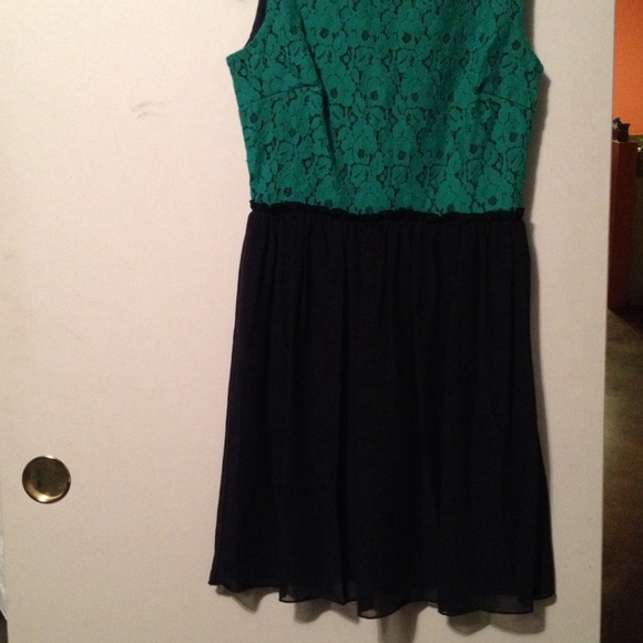 Sold: Modcloth Kelly Green and Navy Dress - Picture 2 of 4