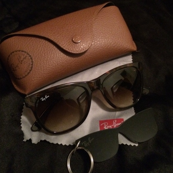 😎 Ray - Ban Sunglasses 😎