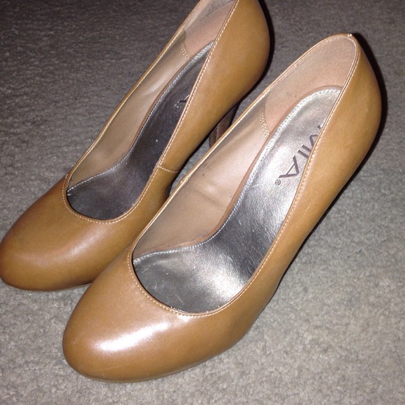 Perfect tan colored heels