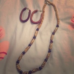 Beaded necklace with wood earrings