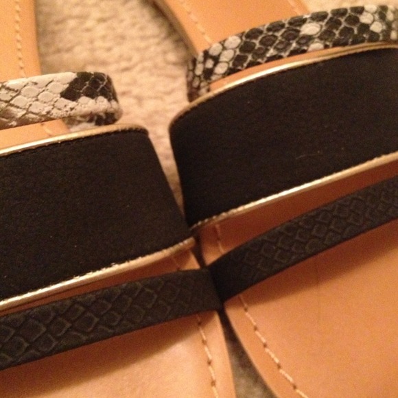 ✌️✌️✌️BC Everything You Got Slip Ons. - Picture 2 of 3