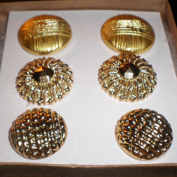 GOLD STUD SET