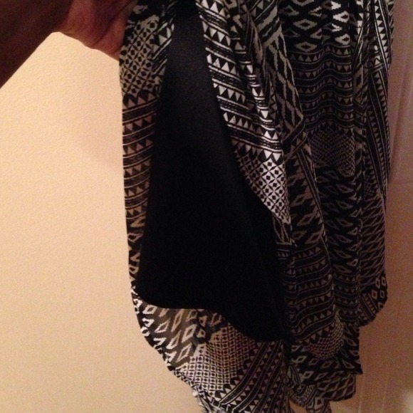 SOLD ๐๐๐Black/white hi lo dress - Picture 3 of 4