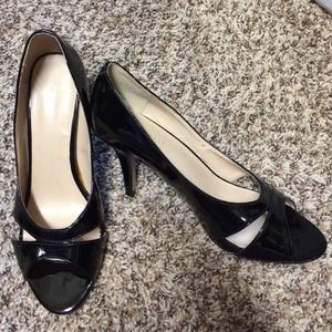 Size 8.5 black patent Nine West peep toe. VGUC.