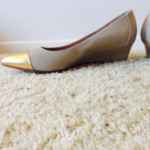 Sold! Gold point toe kitten wedge - Picture 3 of 3