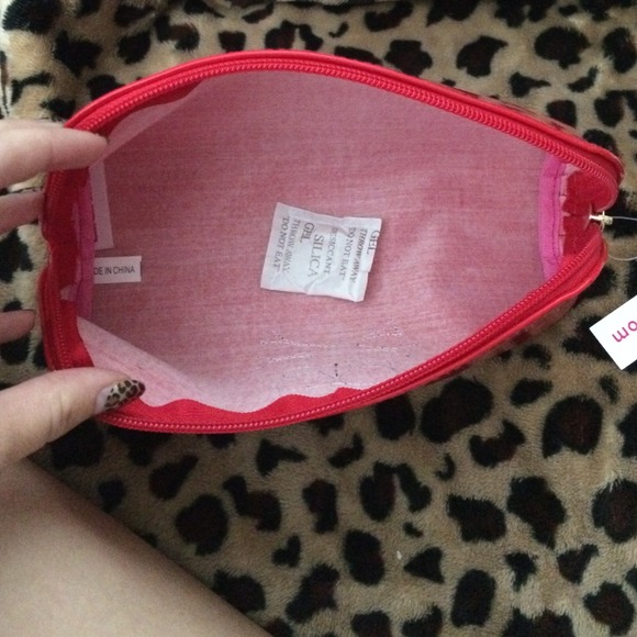 Lolo Skull Makeup Pouch - Picture 4 of 4