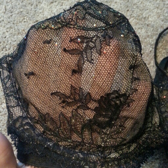 *Victoria's Secret bling bra* - Picture 2 of 4