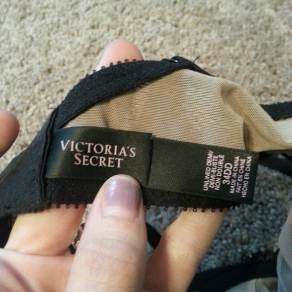 *Victoria's Secret bling bra* - Picture 3 of 4