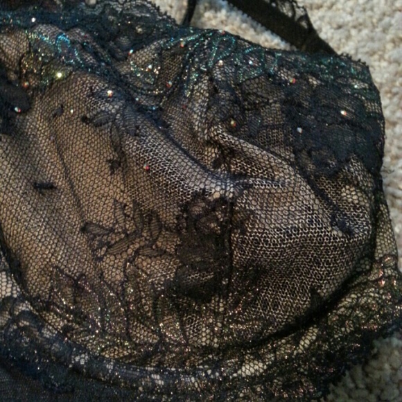 *Victoria's Secret bling bra* - Picture 4 of 4