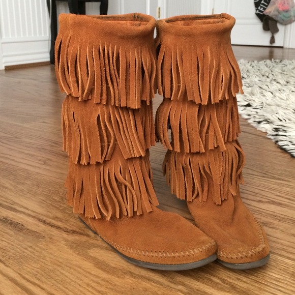 Minnetonka calf high 3-layer fringe boot