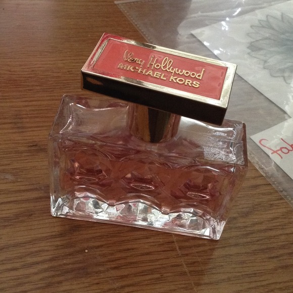 Michael Kors Very Hollywood perfume