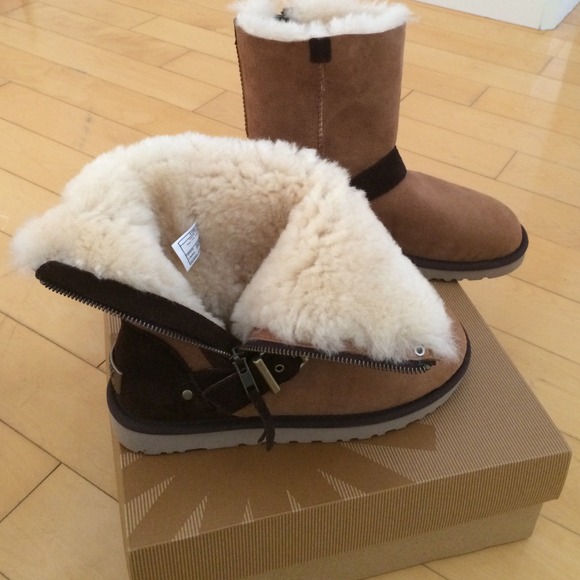 UGG - Picture 2 of 4