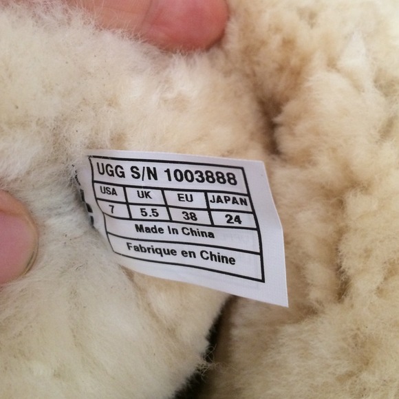 UGG - Picture 3 of 4