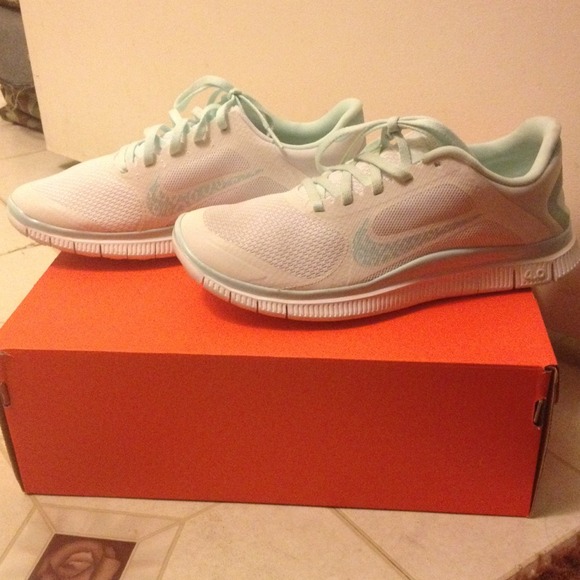 Nike Shoes - Nike free runs 4.0